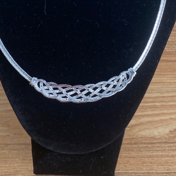 0.5ct TDW Blue Topaz & White Diamond Weave Omega Necklace Silver Plated - Picture 4 of 7